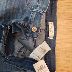 NWT 2R Abercrombie and Fitch jeans. Never worn
